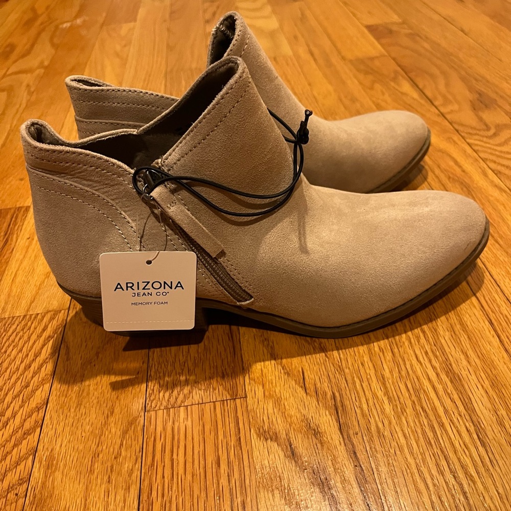 NWT dress boots